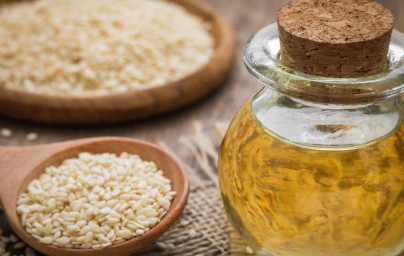 Sesamöl (Sesamum indicum) Sesamöl (Sesamum indicum)